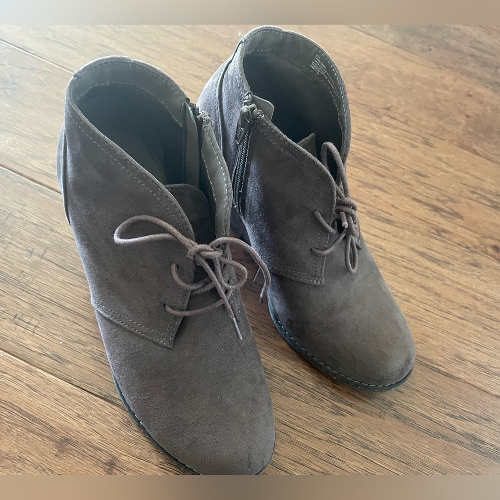 Universal Thread Booties - Size 8 - Picture 10 of 11